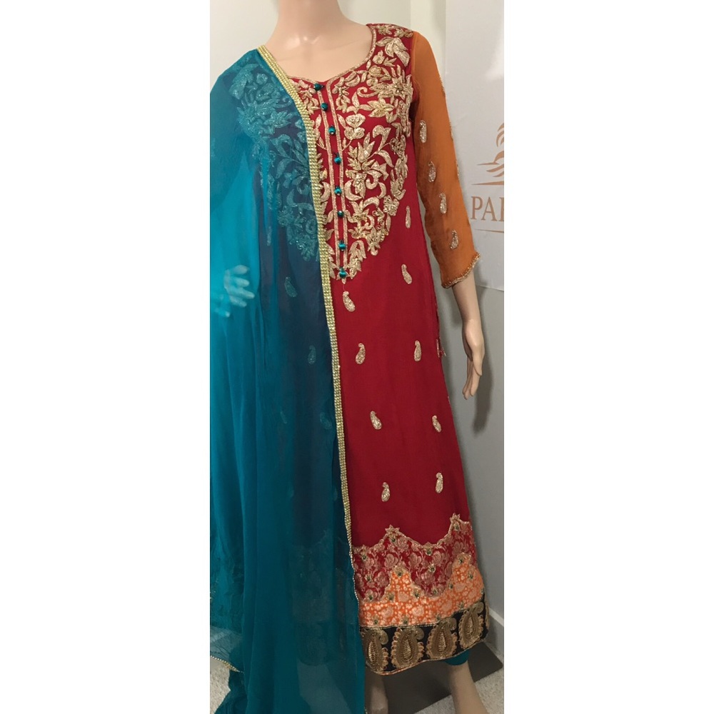 Pakistani/Indian outfit.